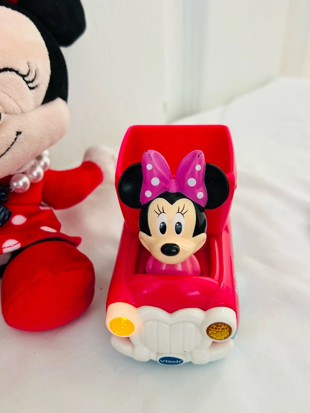 Disney Minnie Mouse Plush Duo with Pink and Red Polka-Dot Cars
